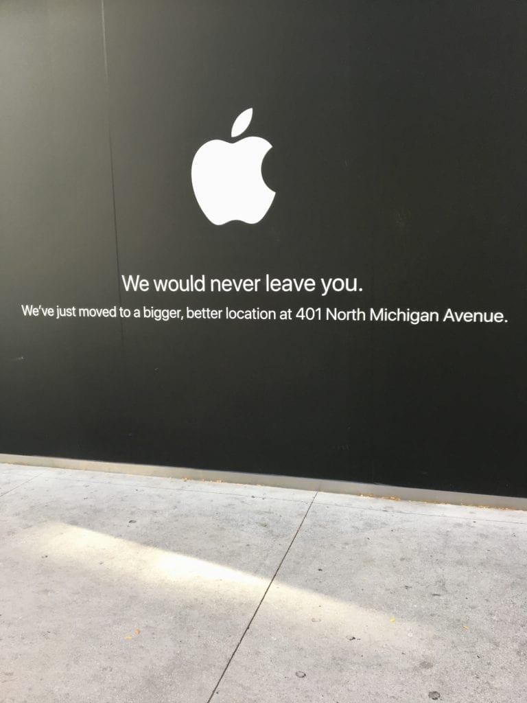 Sign at location of old Apple store 
