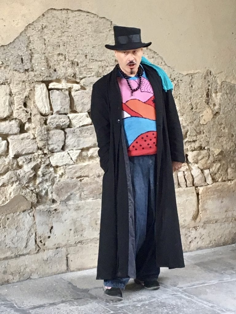 Singer near Place de Vosges 
