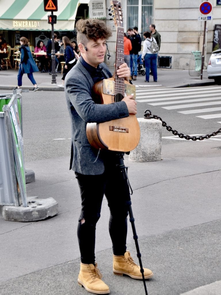 Street performer, Ile Saint Louis 