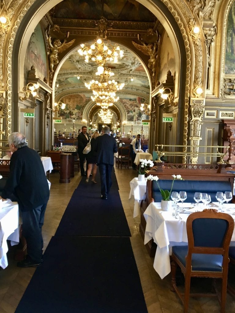 Le Train Bleu 