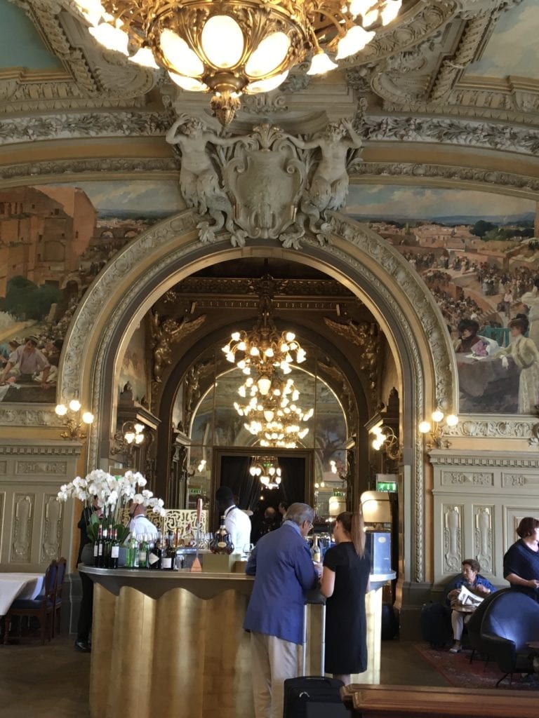 Le Train Bleu 