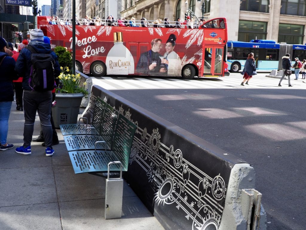 Barriers in front of the Empire State Building 