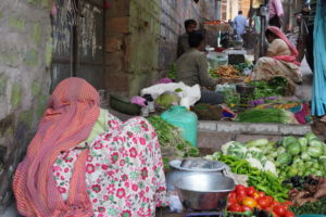 Vendors along the walkway 
