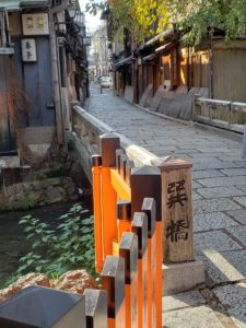 A quaint hanamachi street by day. Imagine the mystery & allure in a light nightime drizzle...